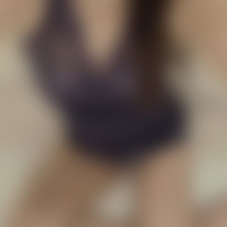 着衣プレイが好きで下着やコスプレ、お洋服から始めるプレイが大好き❤️ノーパンスカートでお外でチラリと見えるとかも興奮しち