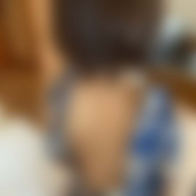 遅くなっちゃったぁ、、、
背中の、、ホックとファスナー、、
おろして、、、