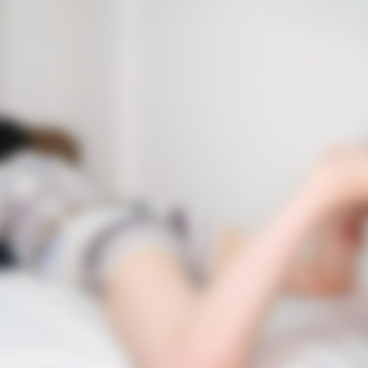 こんばんは🌃
スマホを見ながら足コキする動画の後編を投稿します💕
無視されながら足コキされる？のが嬉しいんだろうけど