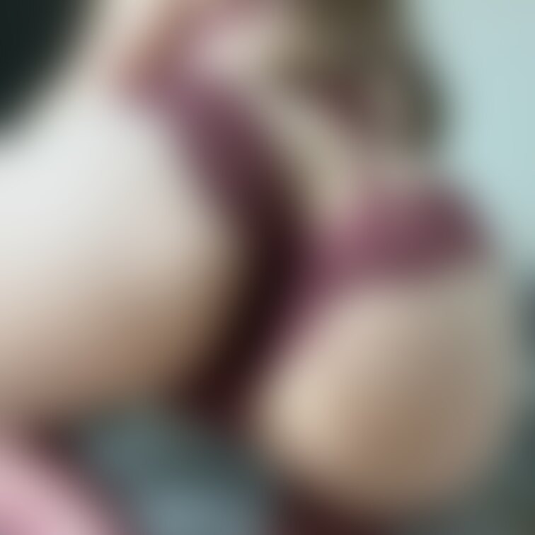巨尻すぎて、ごめんなさい...💗
画面いっぱいのお尻でパンツ脱いだ状態と正常位ポーズでお下品にくぱぁして自撮りしてまし