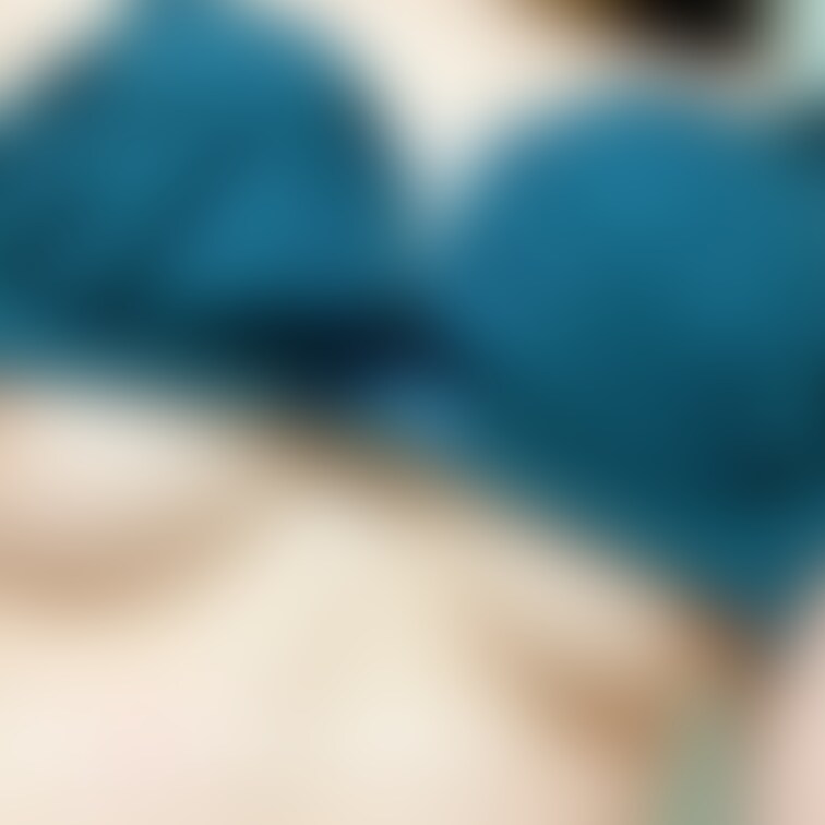 下乳見えすぎちゃった？

ツンツンされたい🫧