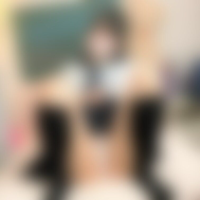 セーラー服（ついこないだまで着てました）🐰
大胆ポーズ挑戦したから見えちゃってますね🥺💦