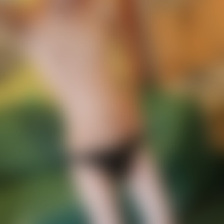【イケメン金粉体験】
 細身のイケメンに金粉をなりました！何かに塗れるのが好きみたいです！
 体だけでなく次第にパン