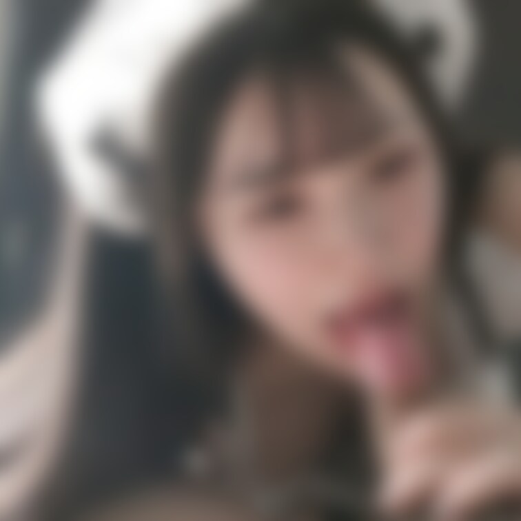 twitterのフォロワーさんから頂いた、めちゃくちゃエッチなメイドエプロンで撮ってみたよ♡

私好みの衣装で嬉しい