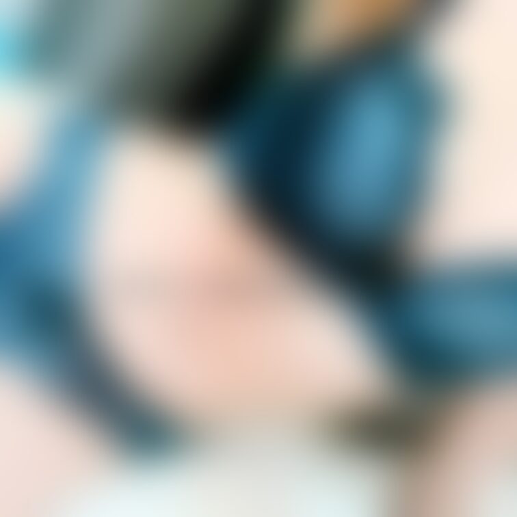 おはよー💓
昨日仕事帰りに病院行けたからニキビちゃん診てもらってきたよ💦
やっぱり糸だった😅
思いっきり引っ張られ