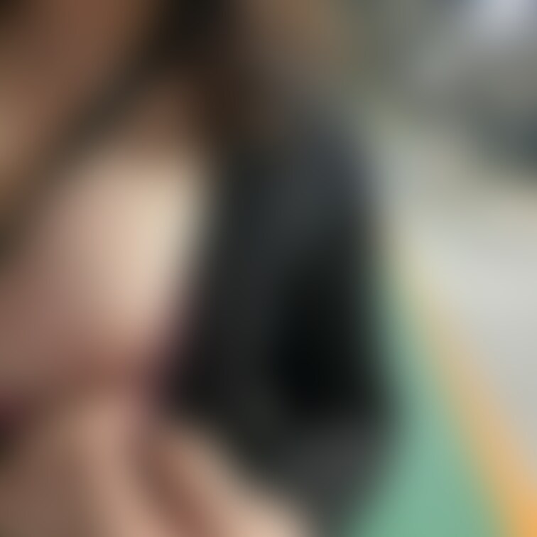 土砂降りの雨で仕方がないので水族館へ
駐車場にて

出しちゃってるし…