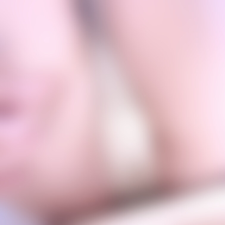 染み出しちゃってます💖
人妻の濡れてるパンティ欲しいですか？