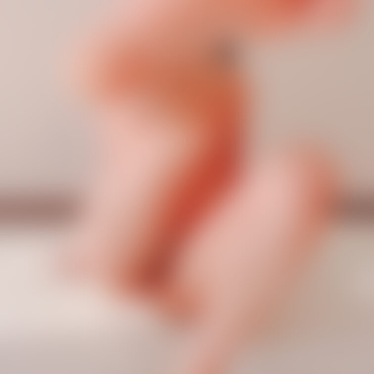 足ふぇちさんきて…？？💕足の裏がみえてて、なかなか普段撮らない構図のお写真🥰足コキって気持ちいいのかな？今度やってみよう