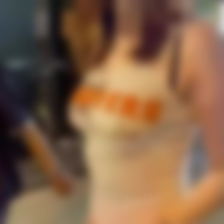 HOOTERS🧡Hug🎶
HOOTERSの衣装で夜のお散歩🧡🤭
まだ早い時間だったので、すれ違う人が多くて恥ずかしく