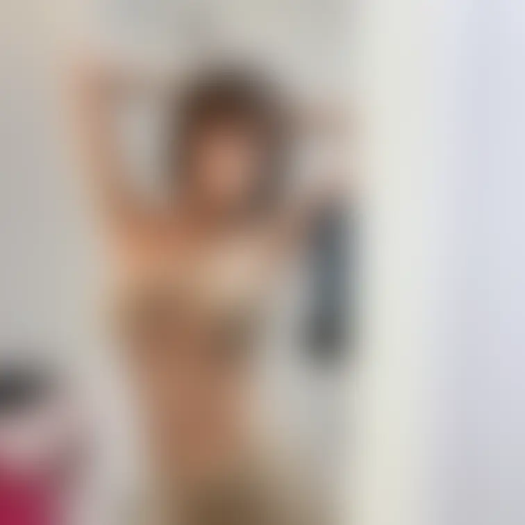 この水着はおっぱいがセクシーに見えるから好き。あと目を瞑って写真撮るのはちょっと恥ずかしい・・・。そして思い切り脇見せて