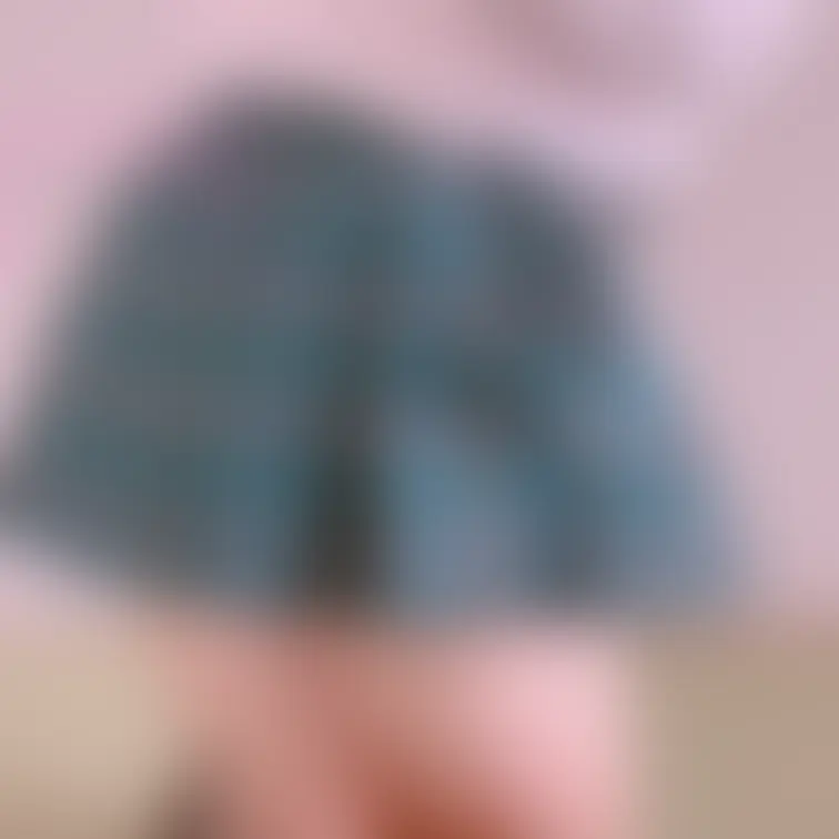 制服スカートは短ければ短いほど可愛い💕
みんなはパンツ何色だと興奮しますか？😝