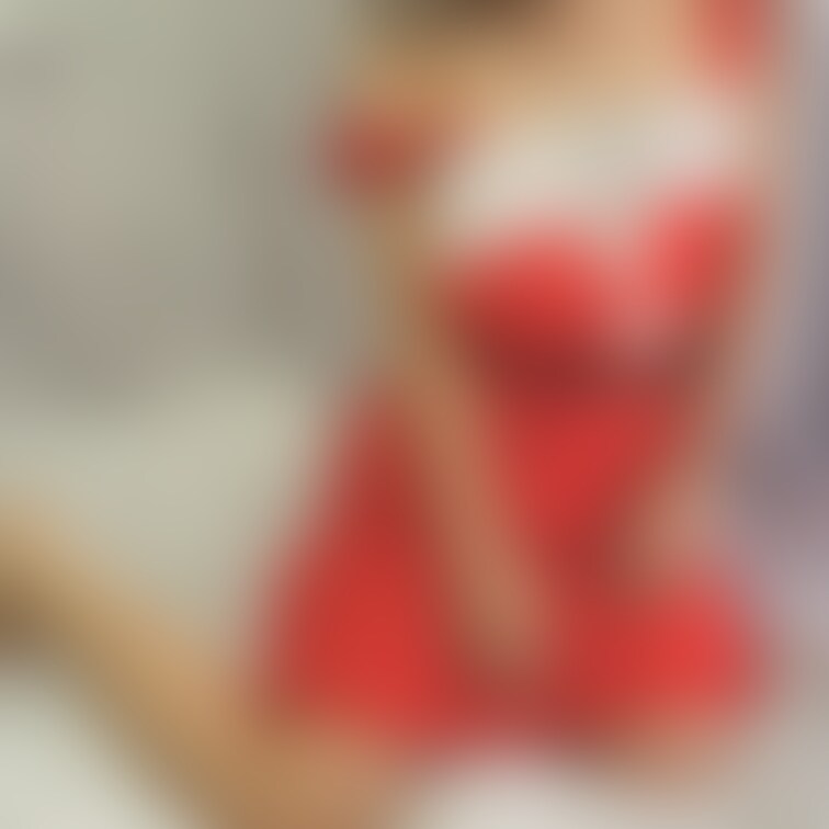 サンタさんコスプレするのは数年ぶりでした❁
150cm未満はジャストサイズで着れるものがない…😌(これでも詰めた)