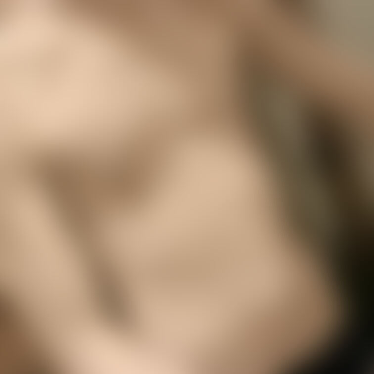 【イケメンアスリートペイント体験】
 水泳大会のかっこいい男の子がペイントまみれになってくれます！塗っていくうちに気持