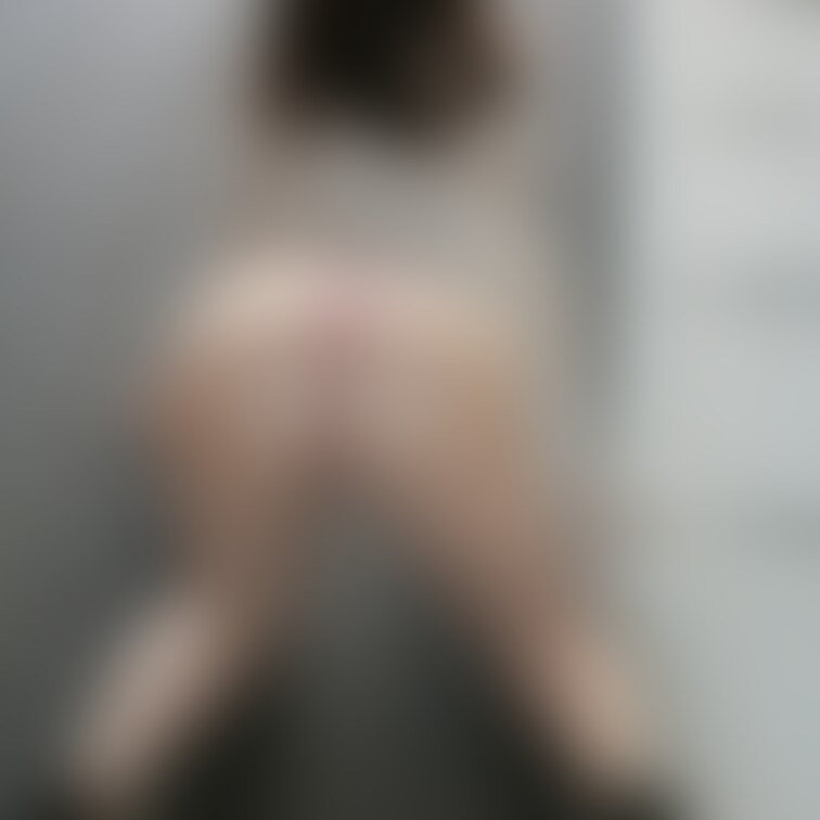 妻の野外露出♥️
撮影してて寒くなってきたので車内に入れ外から見えるようにさせて車が5台通過するまでと言い約10分くら