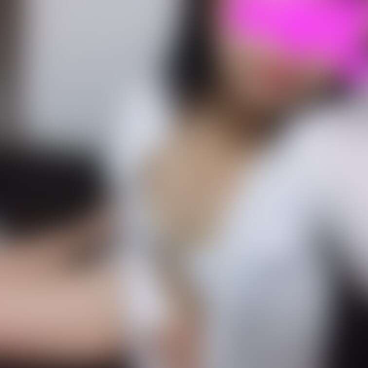 彼シャツ風にワイシャツと下着で撮ってみました📸
おっぱい小さいから寄せないと谷間できないんです😭
ワイシャツのボ