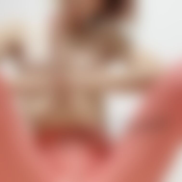 おはようございます🥰🎶
今朝も宅トレから💪
それにしてもバストアップすると有名な
この手を合わせるやつ、
い