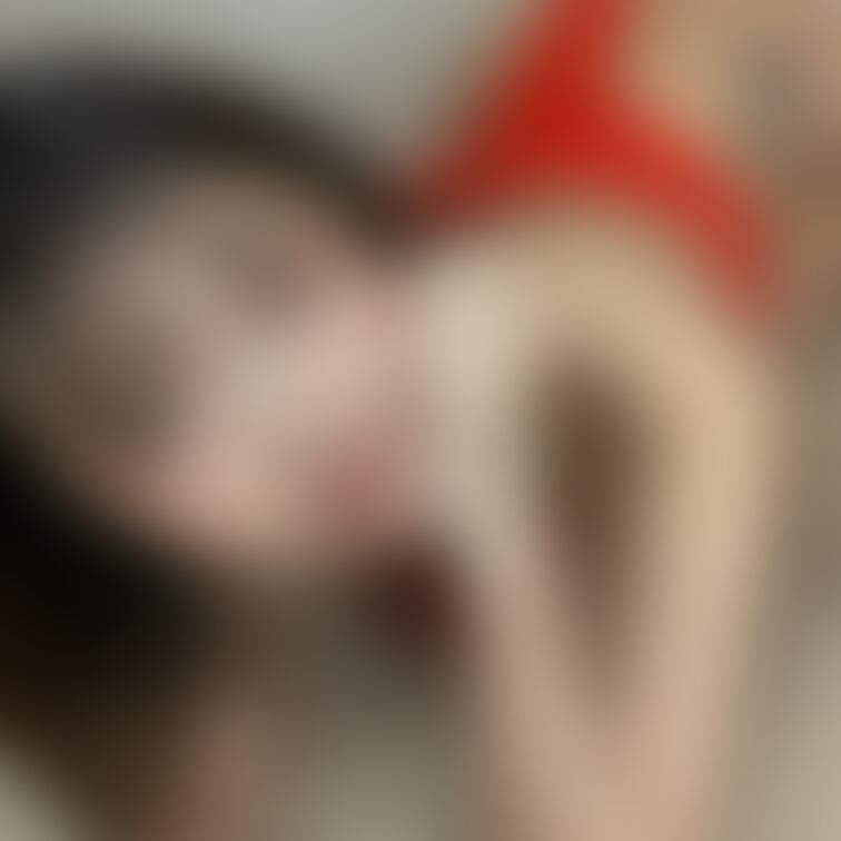 見えちゃいそなハイレグ赤リボン写真🎀5枚