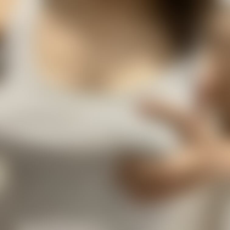 お前らが好きなタンクトップ乳揉み🤣
生で見たい？