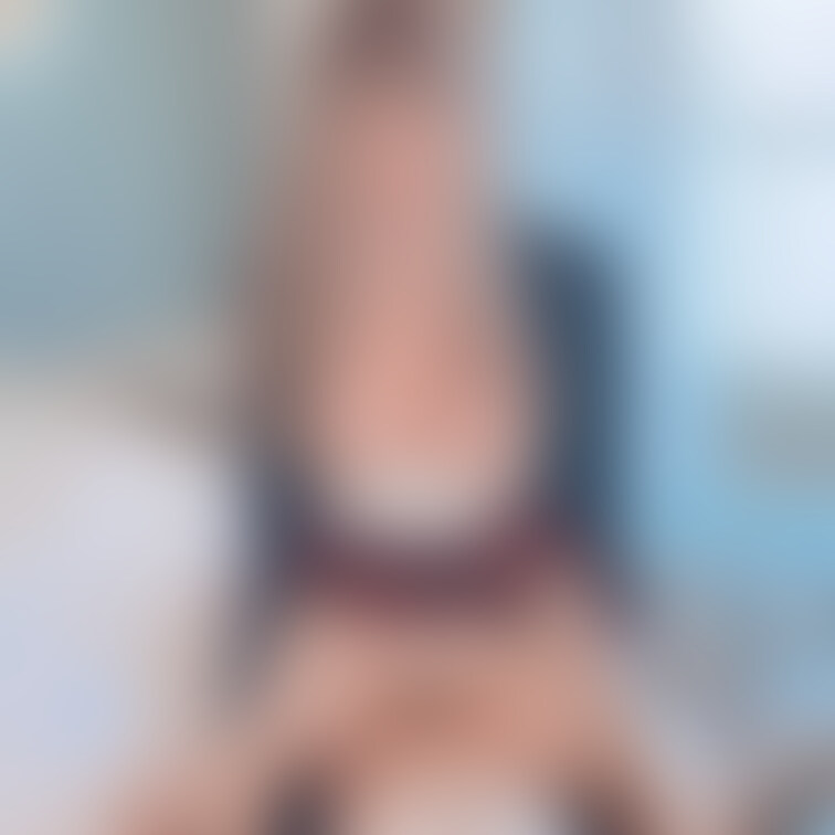 制服姿でエッチ✨
るりが上に乗っちゃうよぉ🤍
おまんこでギュって、おちんちん搾り取っちゃうからね🥺