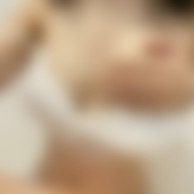 こうやって下着からプルンって乳首隠したままおっぱい出したときの童貞の顔がたまんない！！！！！！
童貞いる？？？
ほら