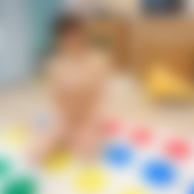 動画が審査通らなかったので、代わりにりこのパーティーでのグラビア撮影の画像あげます。

美乳の女友達ヌーディストりこ