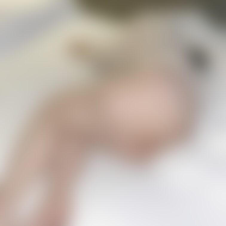ぷりっぷりのお尻とガータストッキング🍑