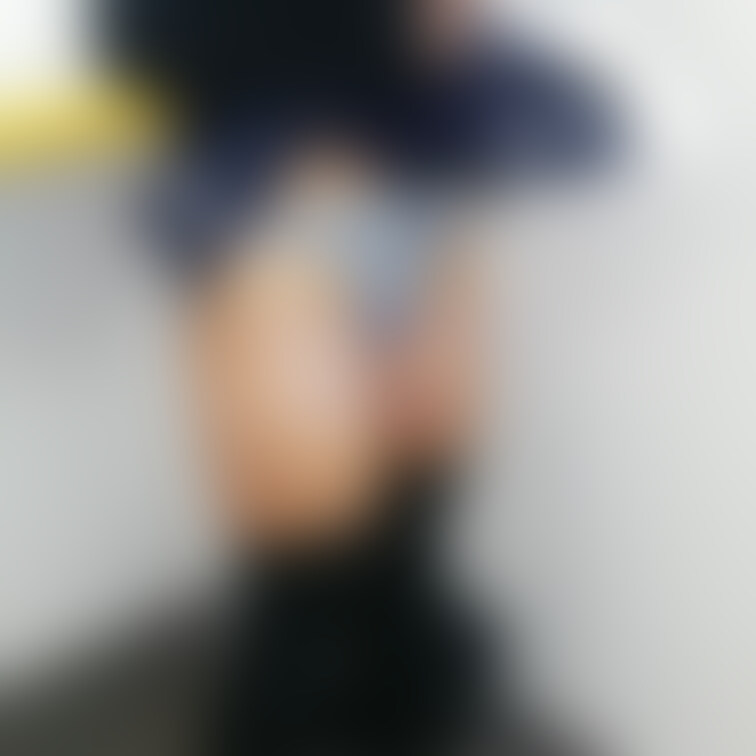 ブログ読者から○○○志願してきた21歳専門学生のマミさんを、某ショッピングモールの階段でショーツを脱がせ、リモコンバイブ