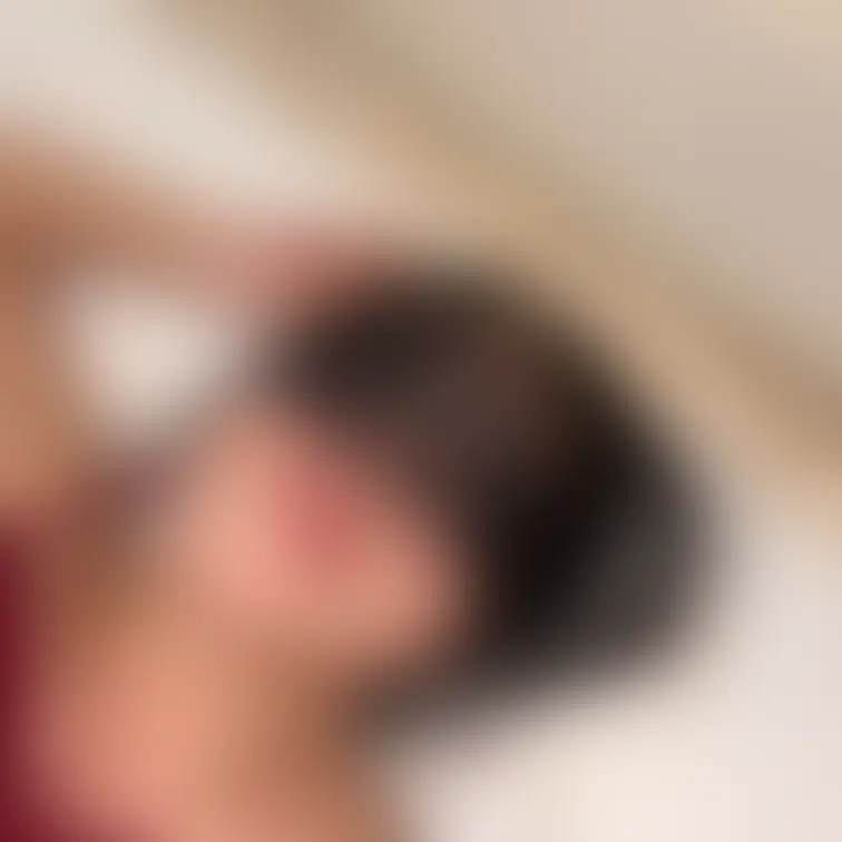 旦那に顔射されちゃいました…♡
熱いのが頬や唇にドピュッと飛び散って、目をつぶって受け止めちゃう杏奈…
人妻なのにこ