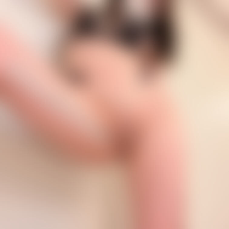 【玉パン】はみまん♡♡

玉パン履いたけどはみまんしてパール包んじゃう...
クリちゃんにパールが転がってきもちよ