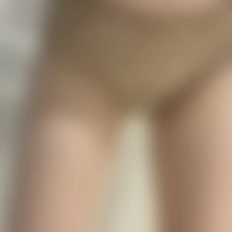 ぽぽぽの今日のパンツです🥰🥰 
ベージュのパンツです🥰🥰 
 クロッチ汚れはプラン加入で見れますよ🥰 
 よかった