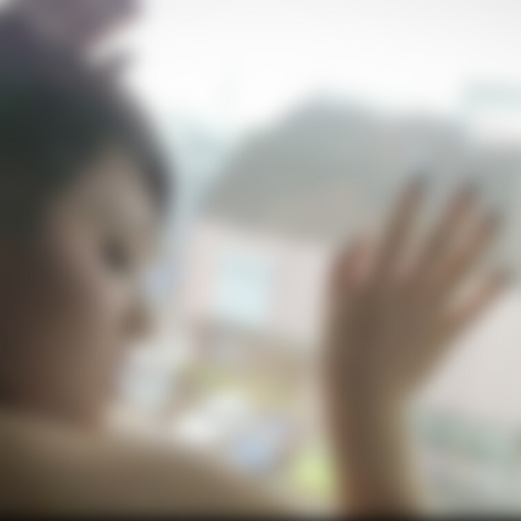 刈り上げベリーショートの女性を、真昼間
窓に押し付け外から見られながらの公然F*ck