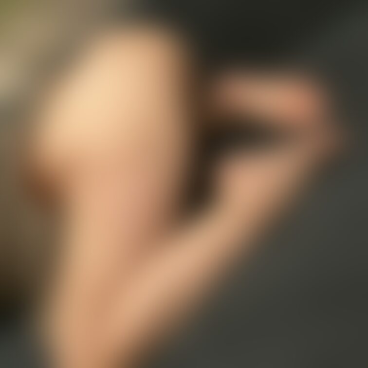 アングル的にほぼ下半身全裸ですが^_^