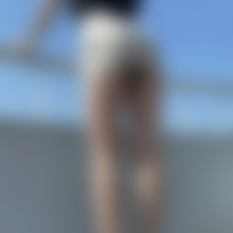 お気に入りのタイトミニスカートです!
たくさん履いて傷みが気になり、先日色違いとあわせて再度購入したので、これからもた