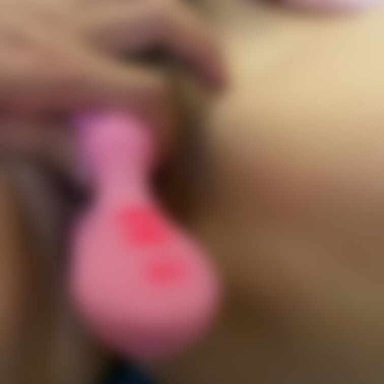巨根バイブで激しく逝かされました。