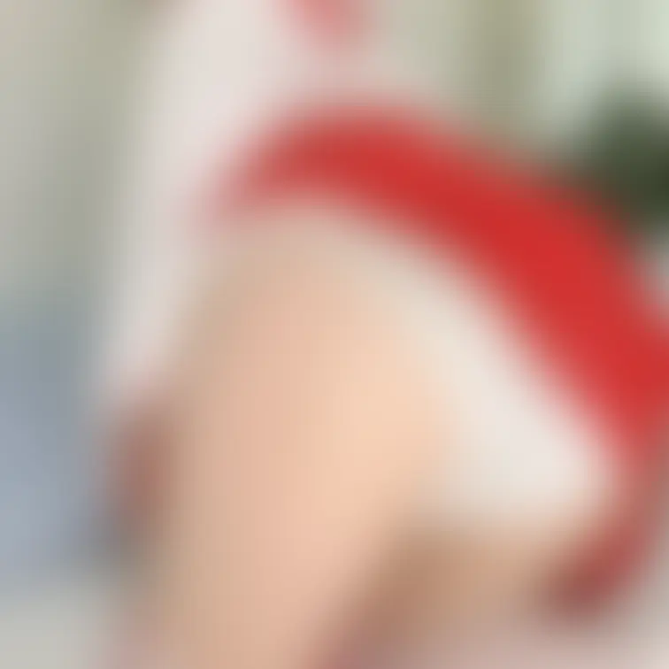 巫女コス×バック姿で撮ったやつです♡
シミがあるけど気にしないでね🤭笑
ニーハイ穿くとよりムチムチが目立つ(´・ω・