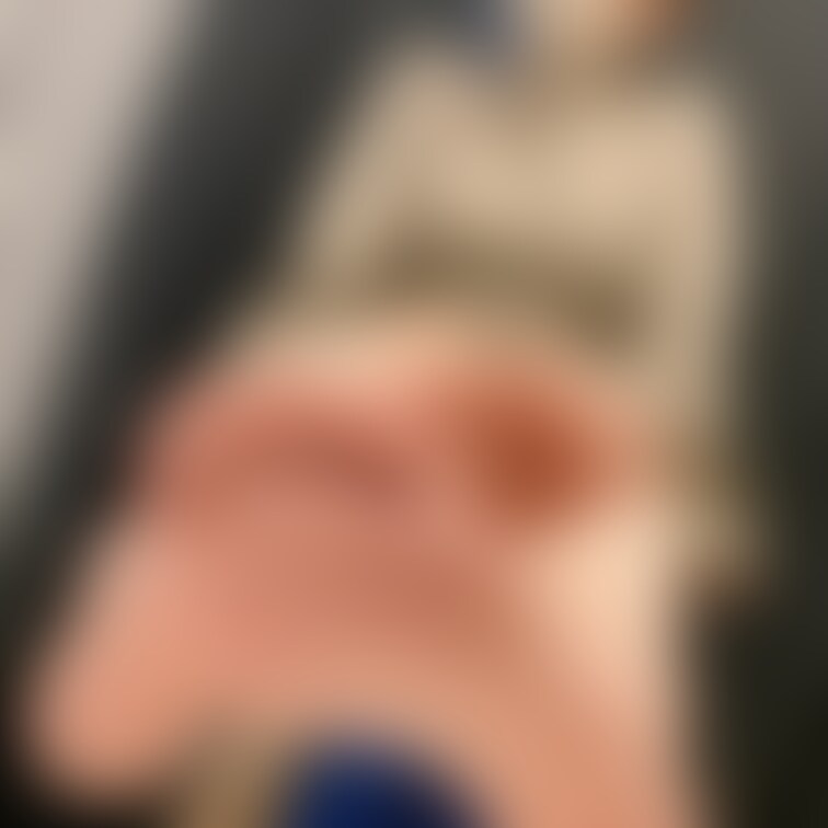 [SNS過去投稿] 2枚
①足裏どアップサービス
②素顔×素足裏をリクエストもらったのでチラ見せー!!😜