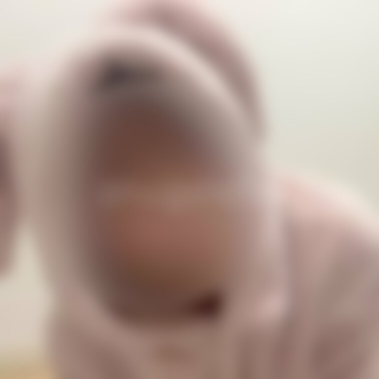 あけましておめでとうございます🤍🐰🤍
お正月はどう過ごされてますか？

Hugは露出の編集してたらエッチな気分全開