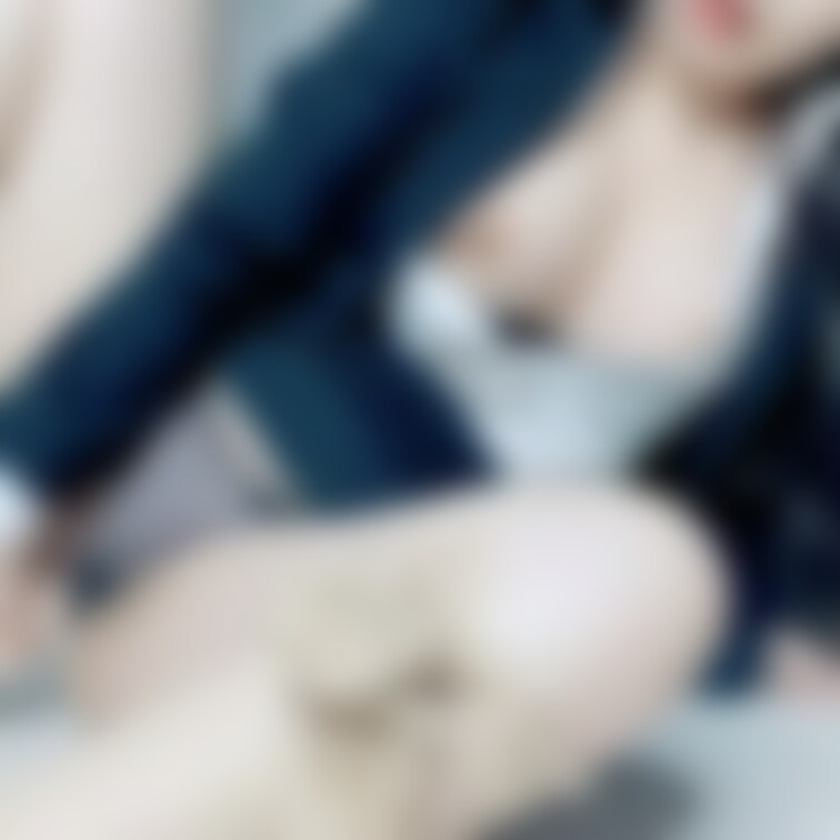 皆さんこんばんは💕

最近仕事がブラック過ぎて、
着替えないでスーツのままオナニーしちゃいました💕笑

ハメ撮