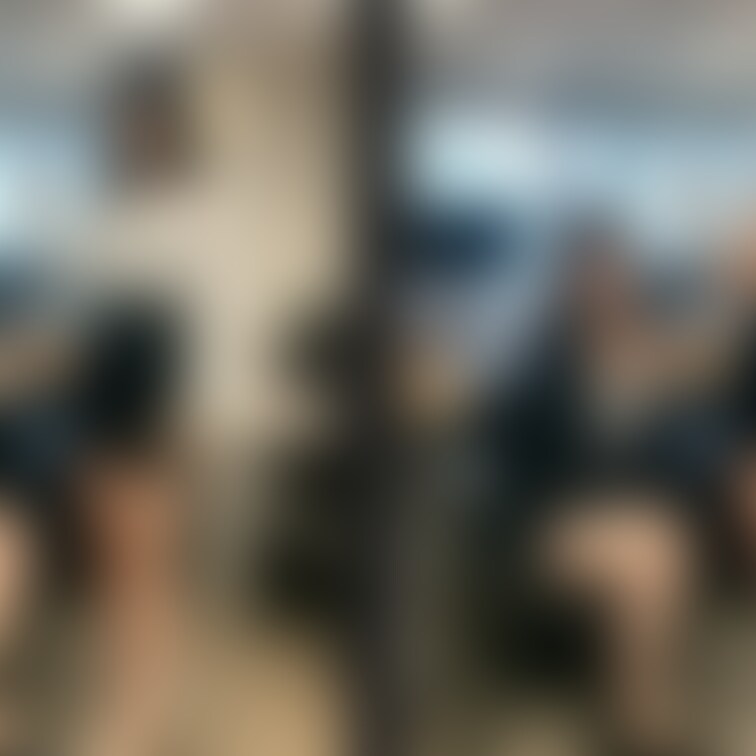 着衣と脱衣を並べた画像です。画像№131