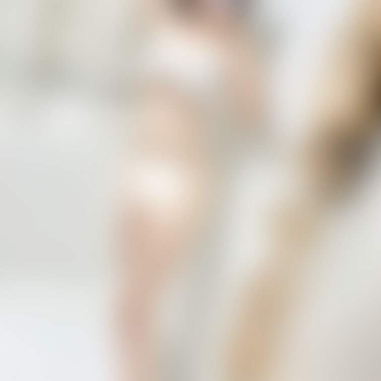 自宅でグラビアポーズしてみました〜！！
パンツ履いてないのって、意外とえっちですね...
いいねとコメントくれると嬉