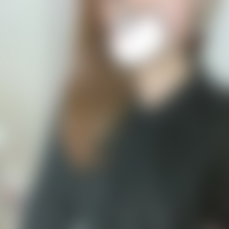 通勤時の服とか、お風呂上がり、懐かし目のピース、パジャマです。なんかポーズとか服とかリクエストありますか、、?