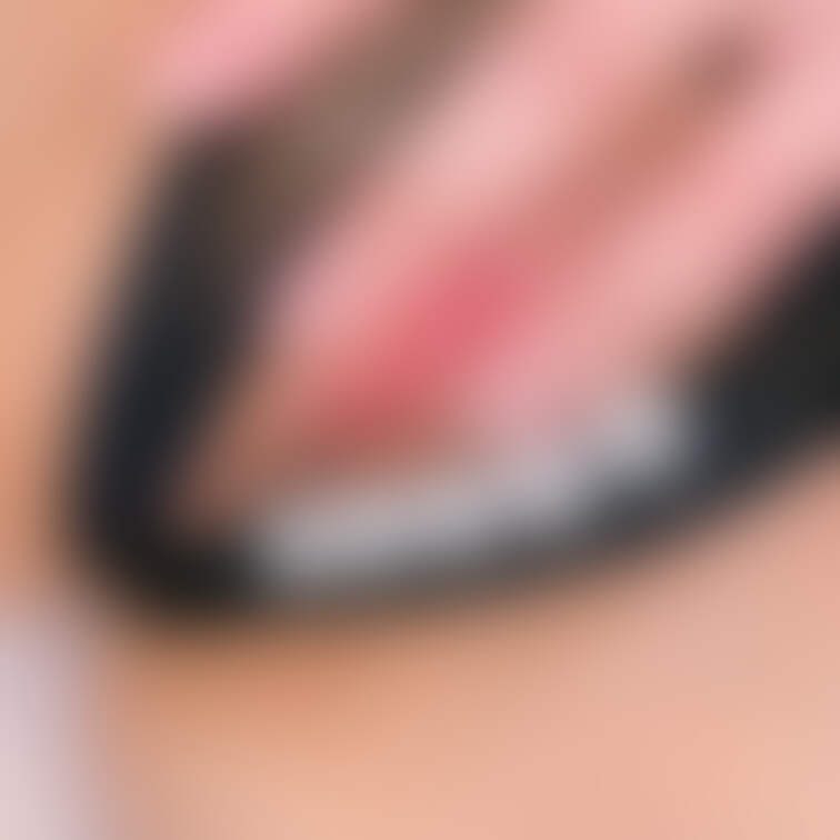 自分で広げてみろって言われ、、、
さらに恥ずかしさが💕

自分の恥ずかしいところまじまじ見られるとすぐ濡れてきます