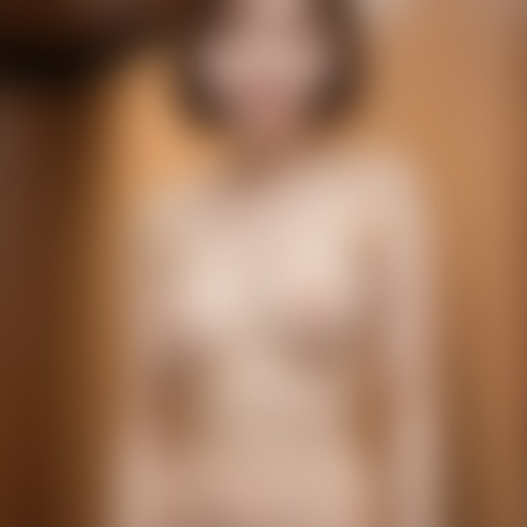 ○○○美人女子大生の更衣室でのセクシーヌードショット