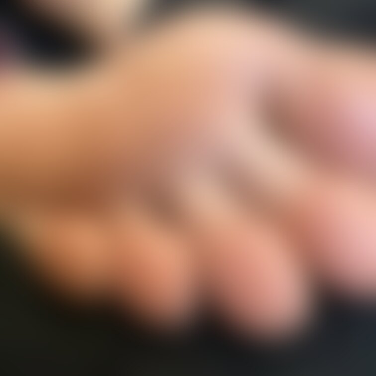 機内で足裏とつま先見せつけセルフィー🦶