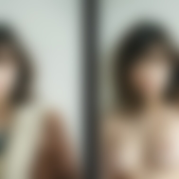 着衣と脱衣を並べた画像です。画像№1077