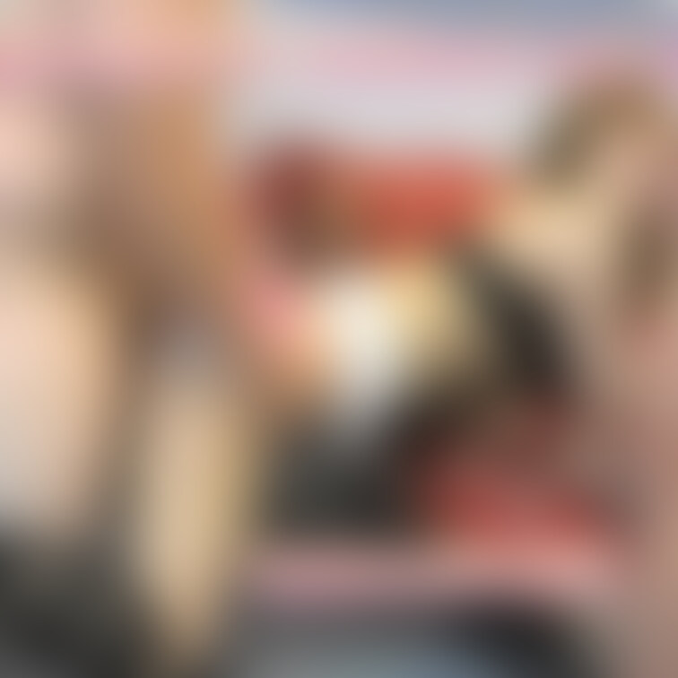 （VIP会員様限定☆黒人さんと妻のプライベート画像）

白人さんのビックな肉棒を妻のパイパン割れ目と小さいお口に同時