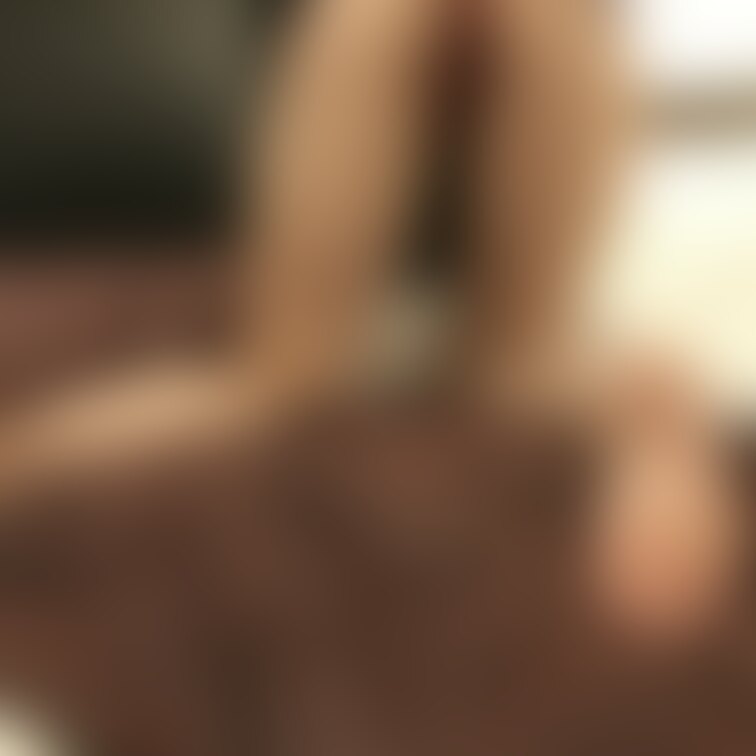 お尻を突き出して、このまま襲われたい❤️妻かえでの姿💓
アソコはすでに受け入れる準備が整って、夫以外のモノが入ることを