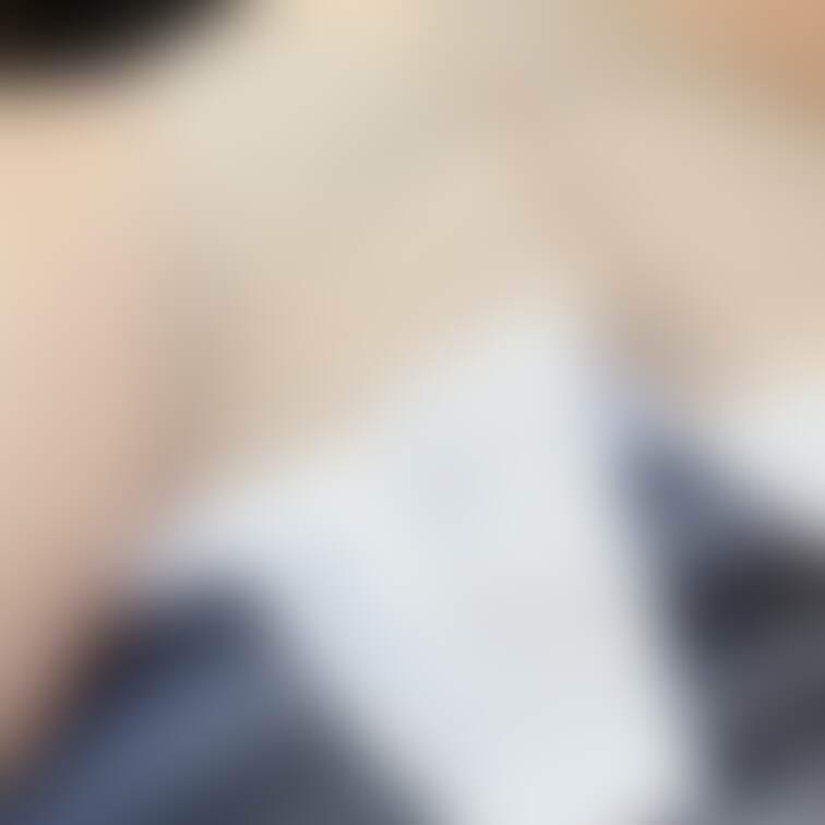 仕事終わりに、、
ムワッとしたストッキング履いて、外で撮影してみました、、🫣