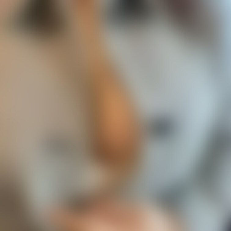 不審な自撮り露出女に
チラ見する人たち