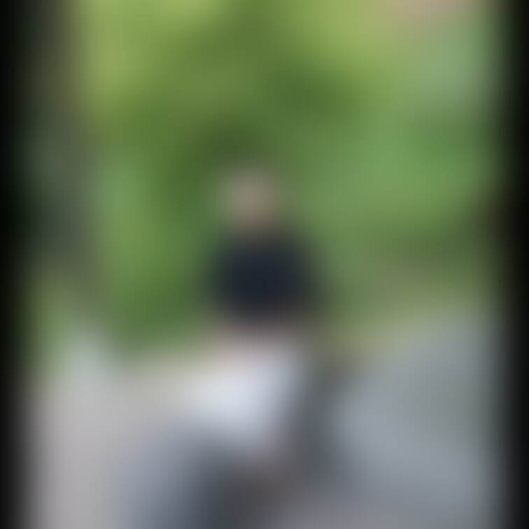 野外フェラ①
妻とちょっと買い物に行き、行ったことない公園あるかなーと探したところ人気の無い場所を発見‼️
そし